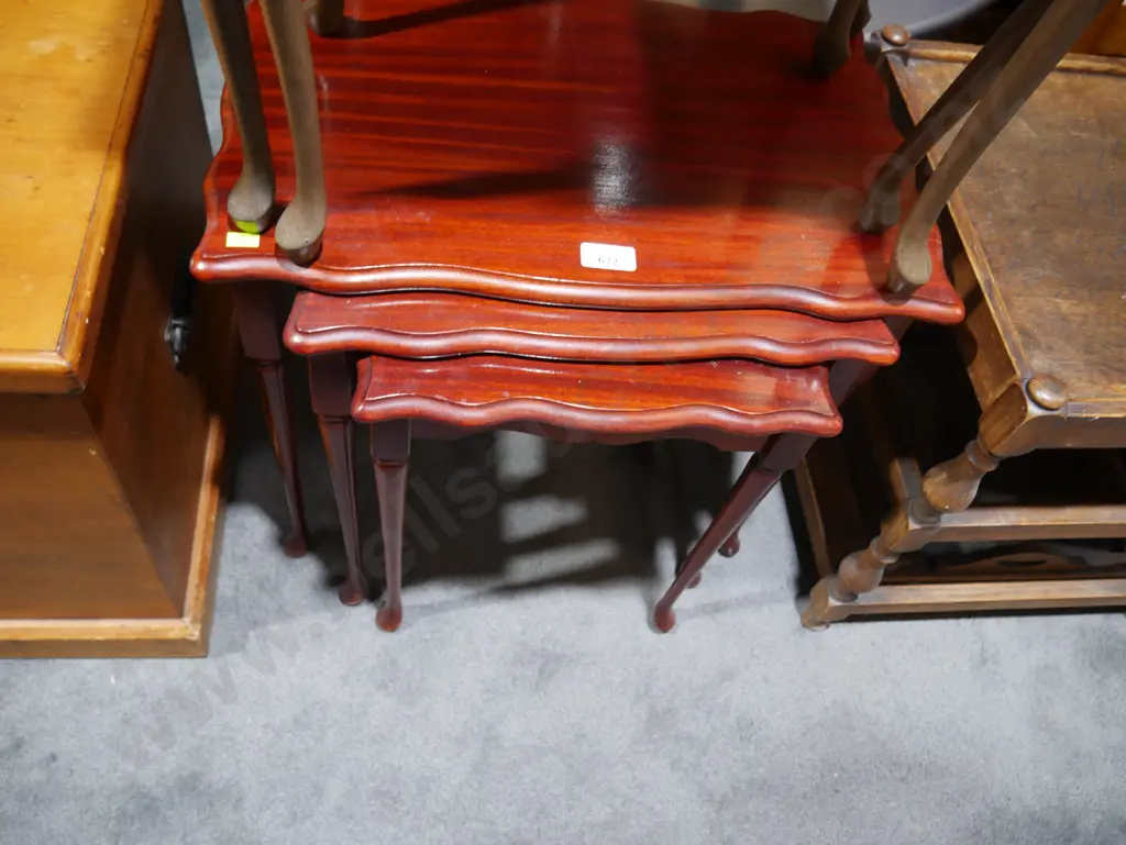 Nest of three tables Image 1++