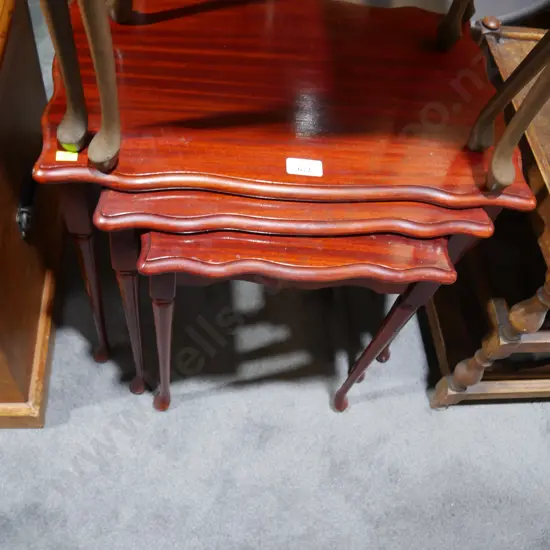 Nest of three tables
