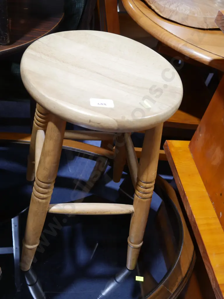 Wooden stool Image 1++