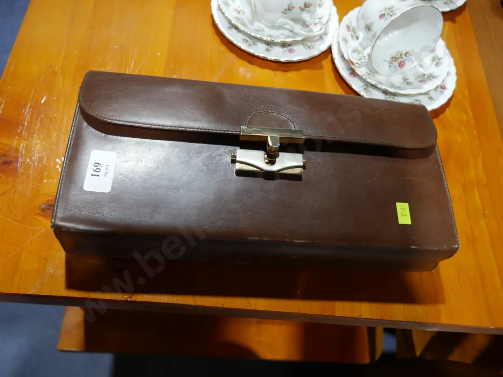 Mens travel toilet set Image 1++
