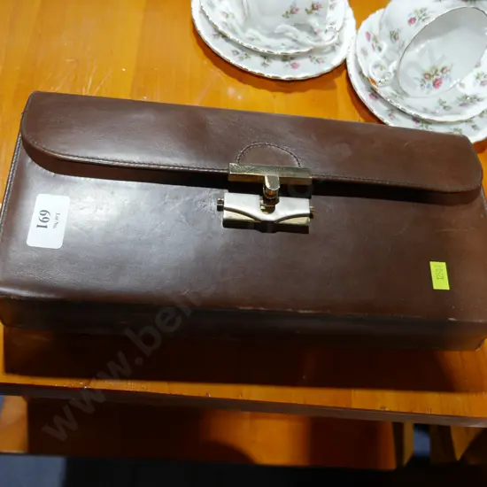 Mens travel toilet set