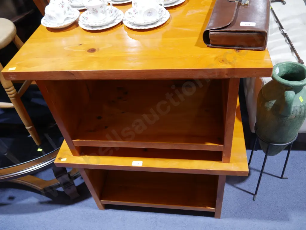 Two occasional tables Image 1++