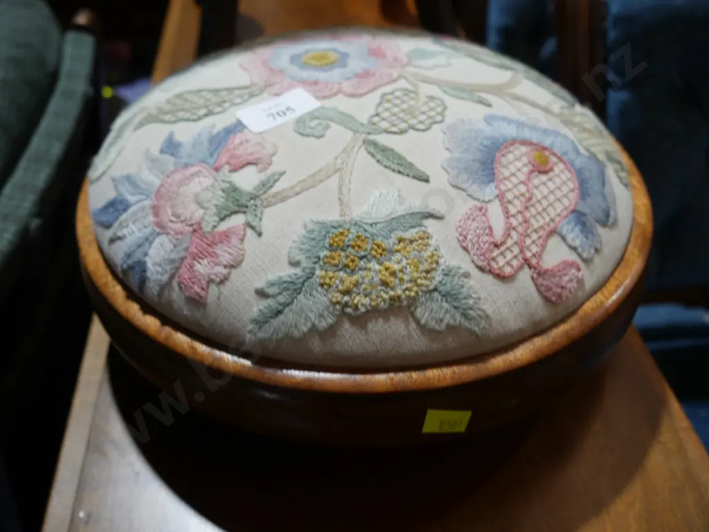 Footstool Image 1++