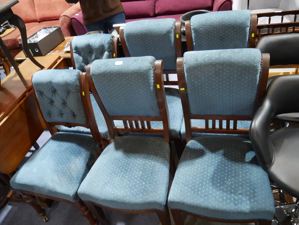 Six chairs Image 1++