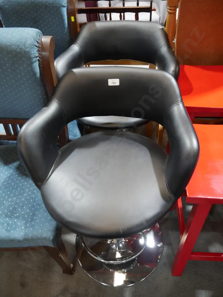 2 bar stools Image 1++