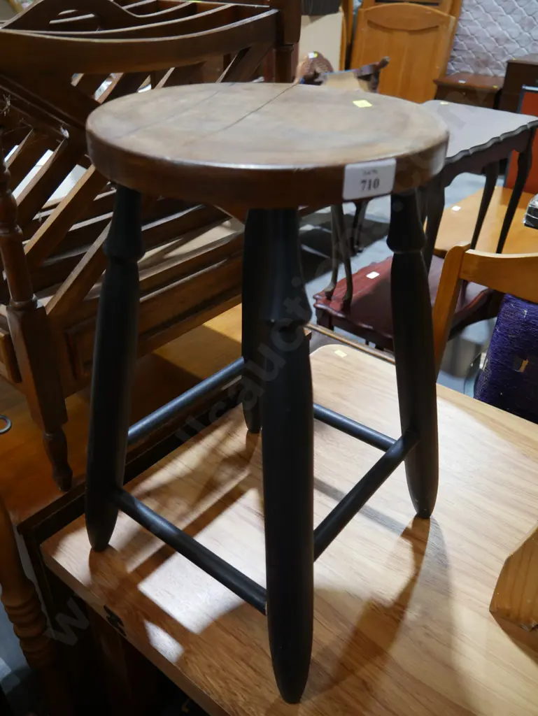 Wooden stool Image 1++