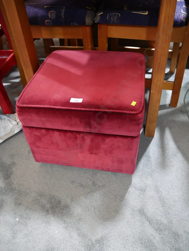 Storage footstool Image 1++