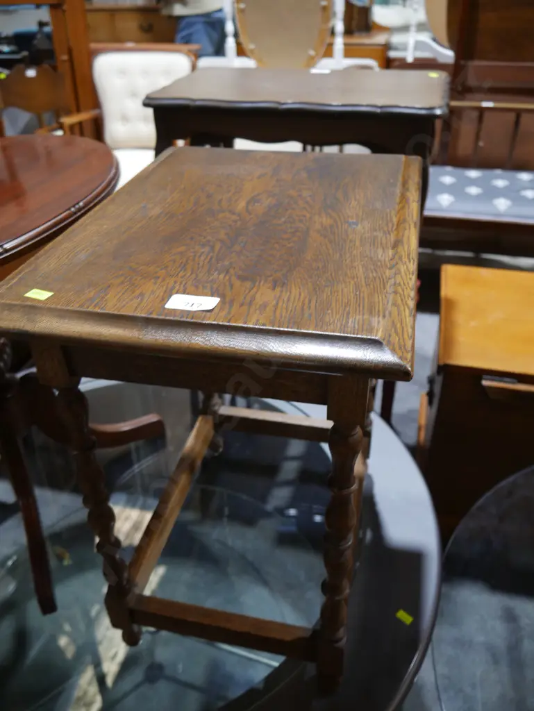 Side table Image 1++