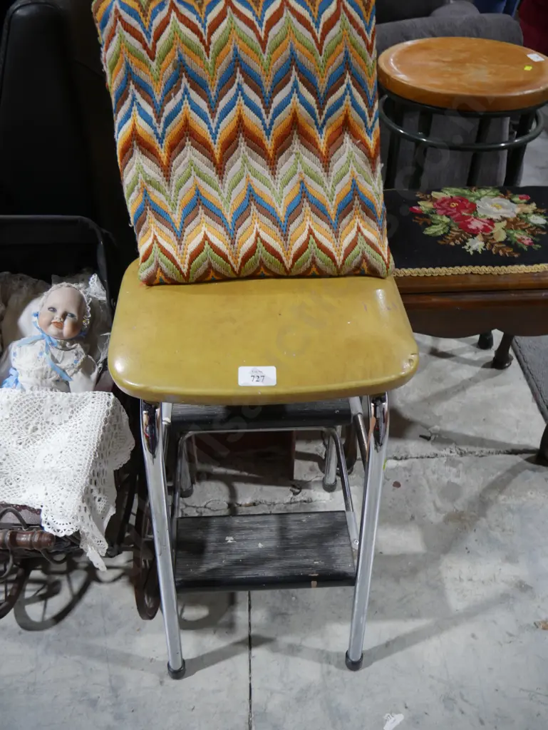 Retro step stool Image 1++
