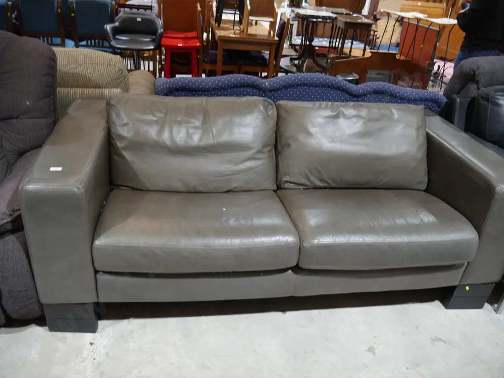 Two seater settee Image 1++