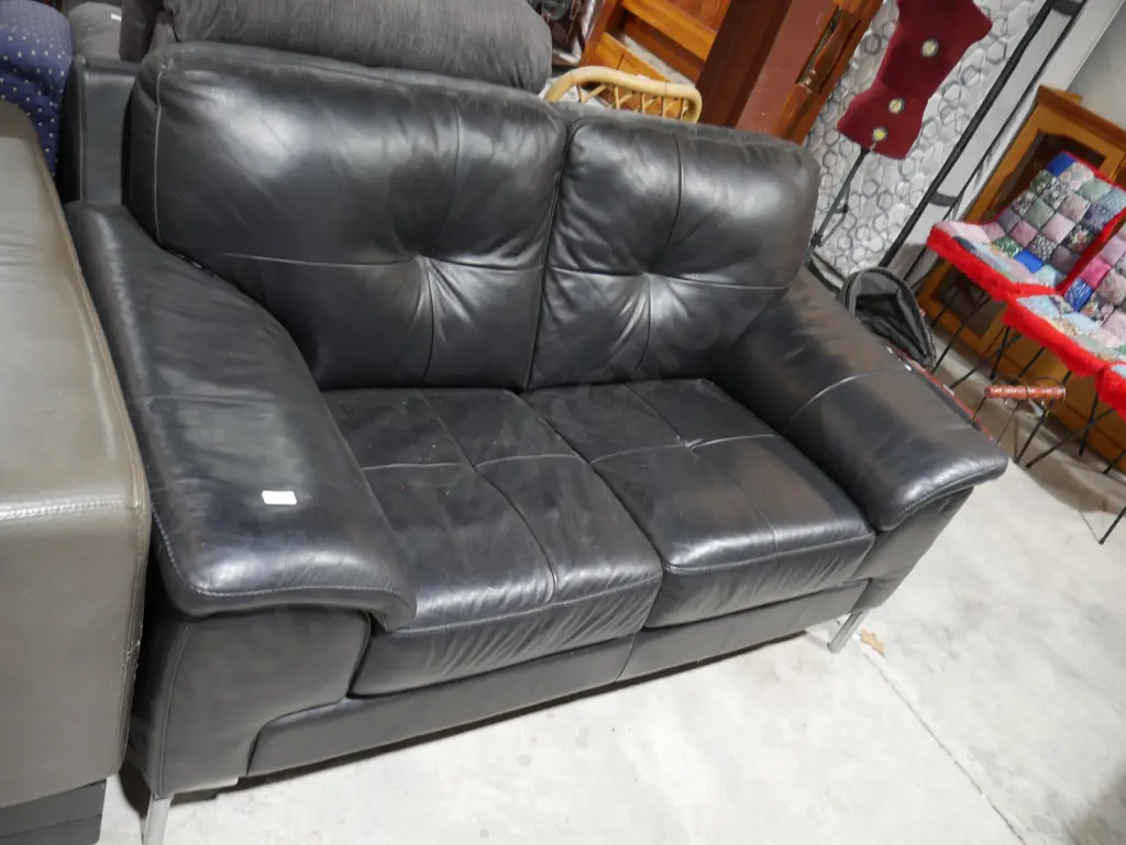 Two seater settee Image 1++