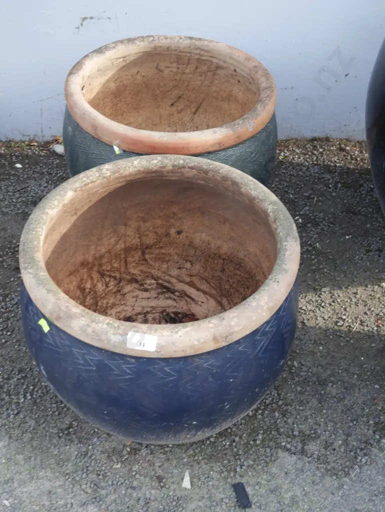2 plant pots Image 1++