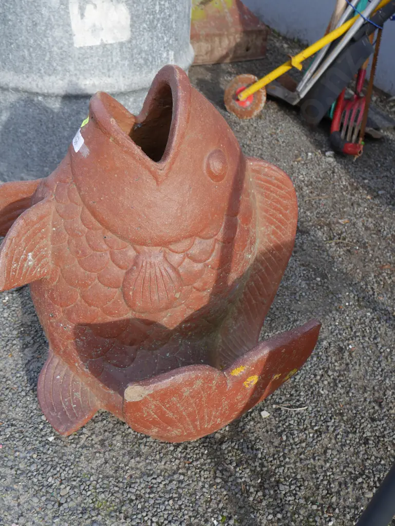 Fish vase Image 1++