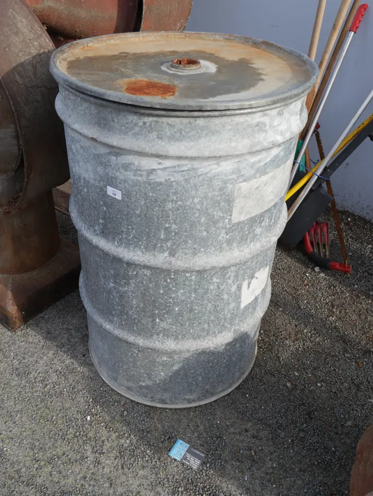 Metal drum and sacks Image 1++