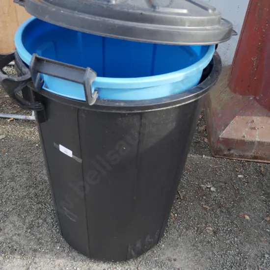 2 rubbish bins