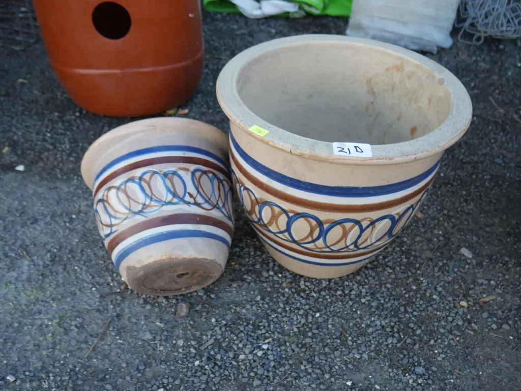 Two plant pots Image 1++