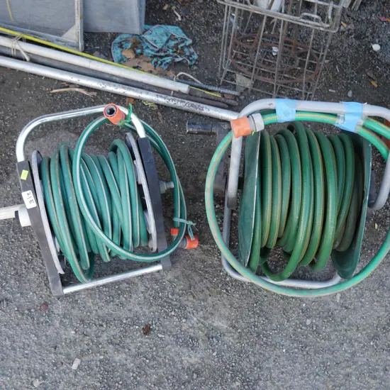 2 hose reels
