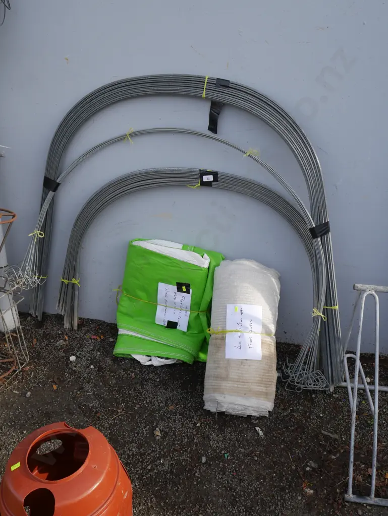 Grow tunnel hoops etc Image 1++