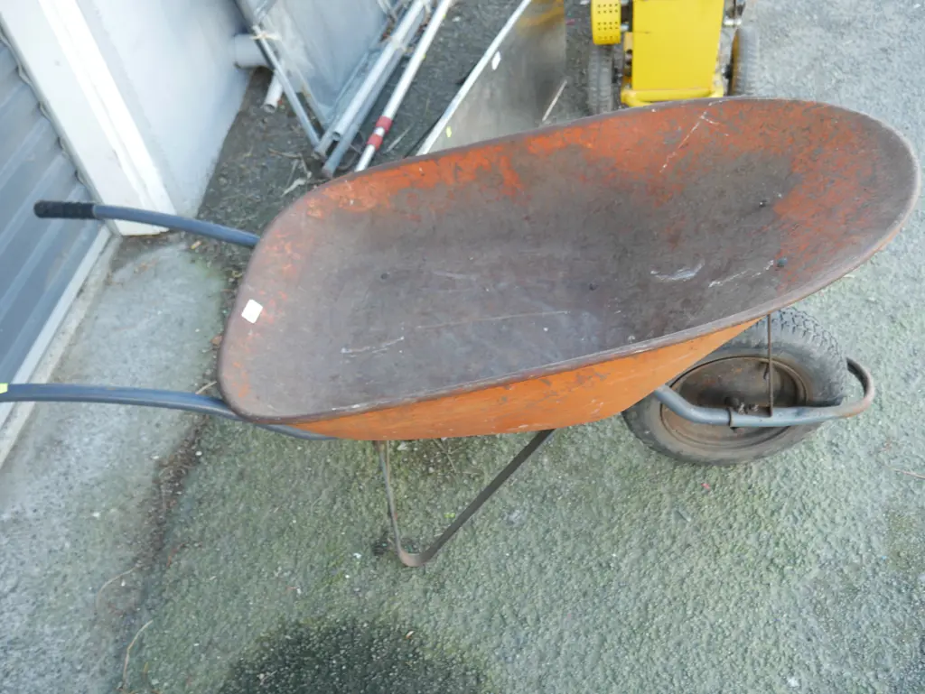Wheelbarrow Image 1++