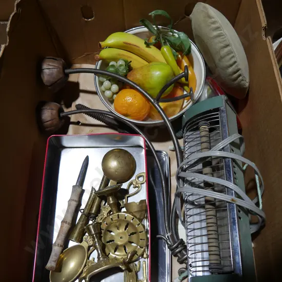 Brassware, plastic fruits etc