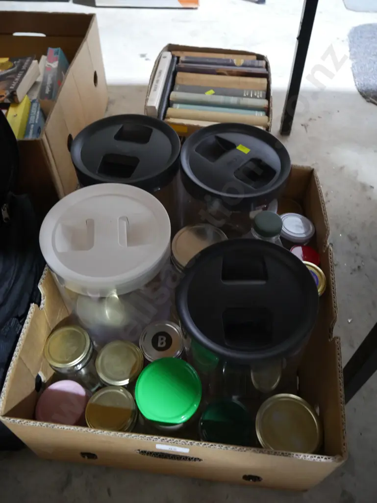 Kitchen canisters, jars Image 1++