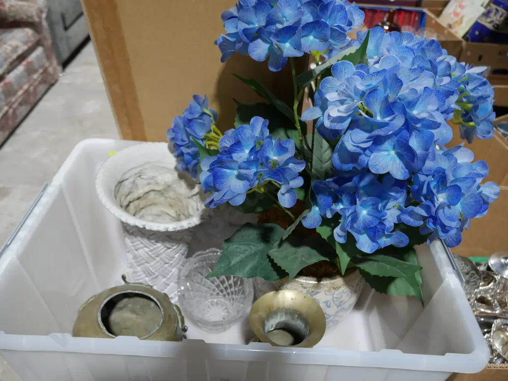 Vases, artificial flower Image 1++