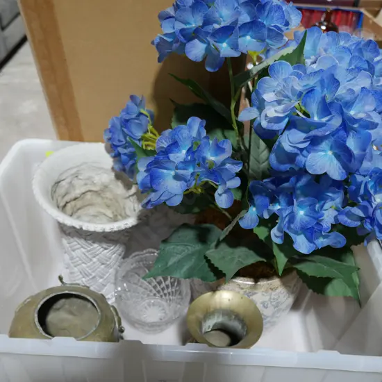 Vases, artificial flower