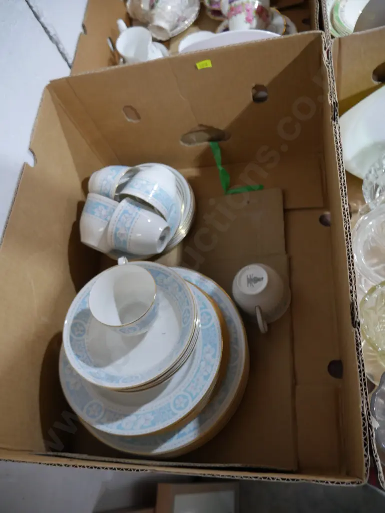 Royal Doulton Hampton Court dinner set Image 1++