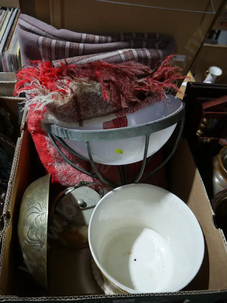 Blankets, plant pot etc Image 1++