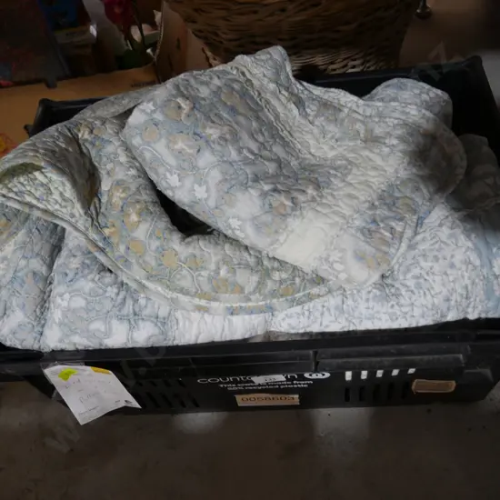 Bedspread and pillowcases