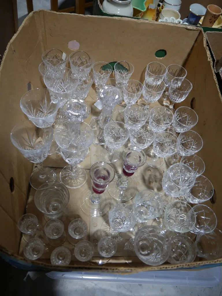 Assorted glassware Image 1++
