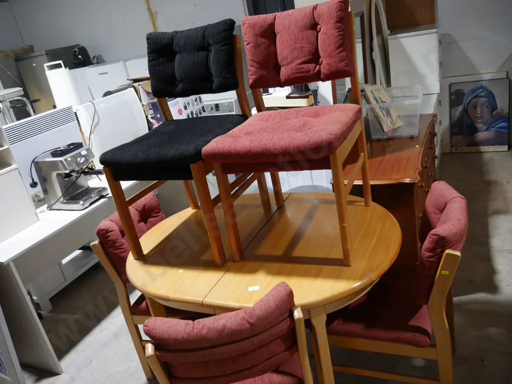 Dining table and five chairs Image 1++