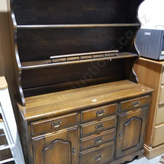 Hutch dresser