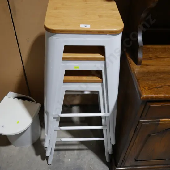 3 bar stools