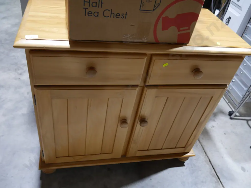 Sideboard Image 1++