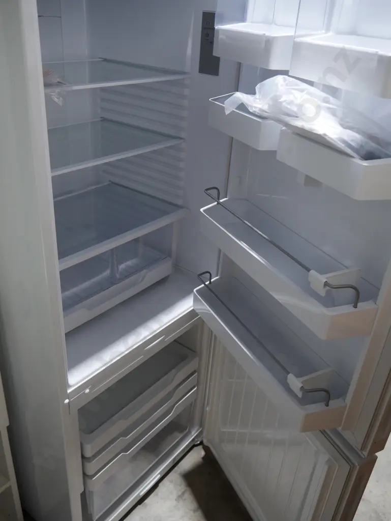 Fisher & Paykel fridge freezer Image 1++