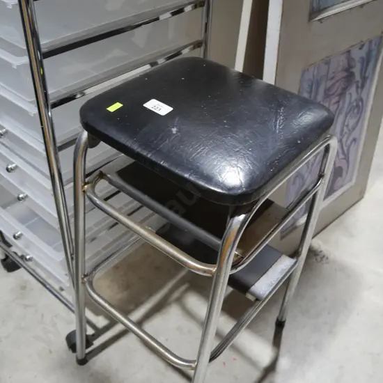 Retro step stool