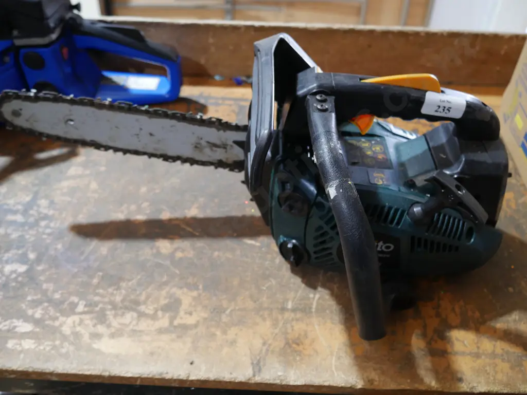 Ozito petrol chainsaw Image 1++