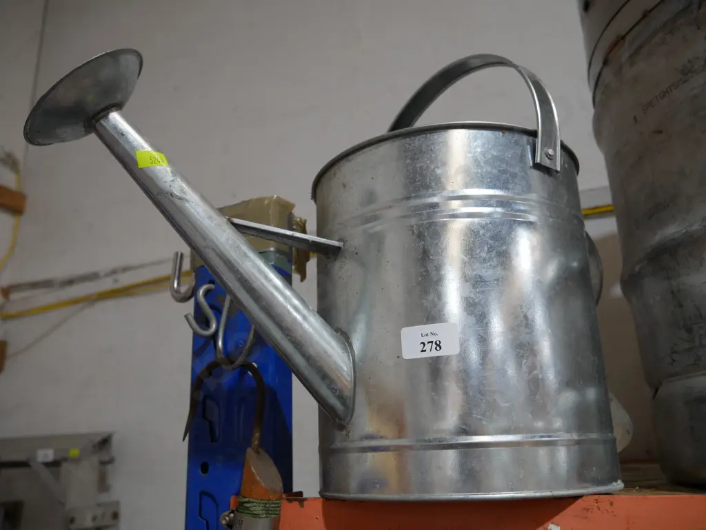 Watering can Image 1++