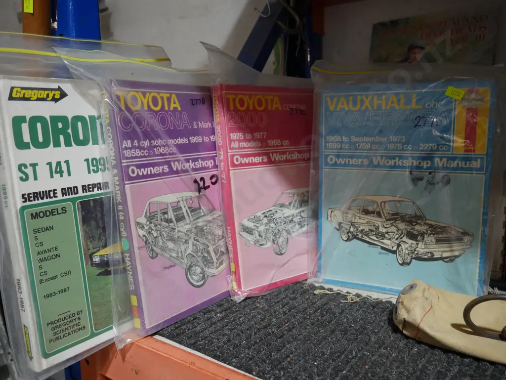 Assorted car manuals Image 1++