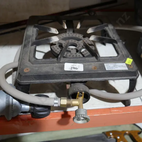 Gas camp cooker