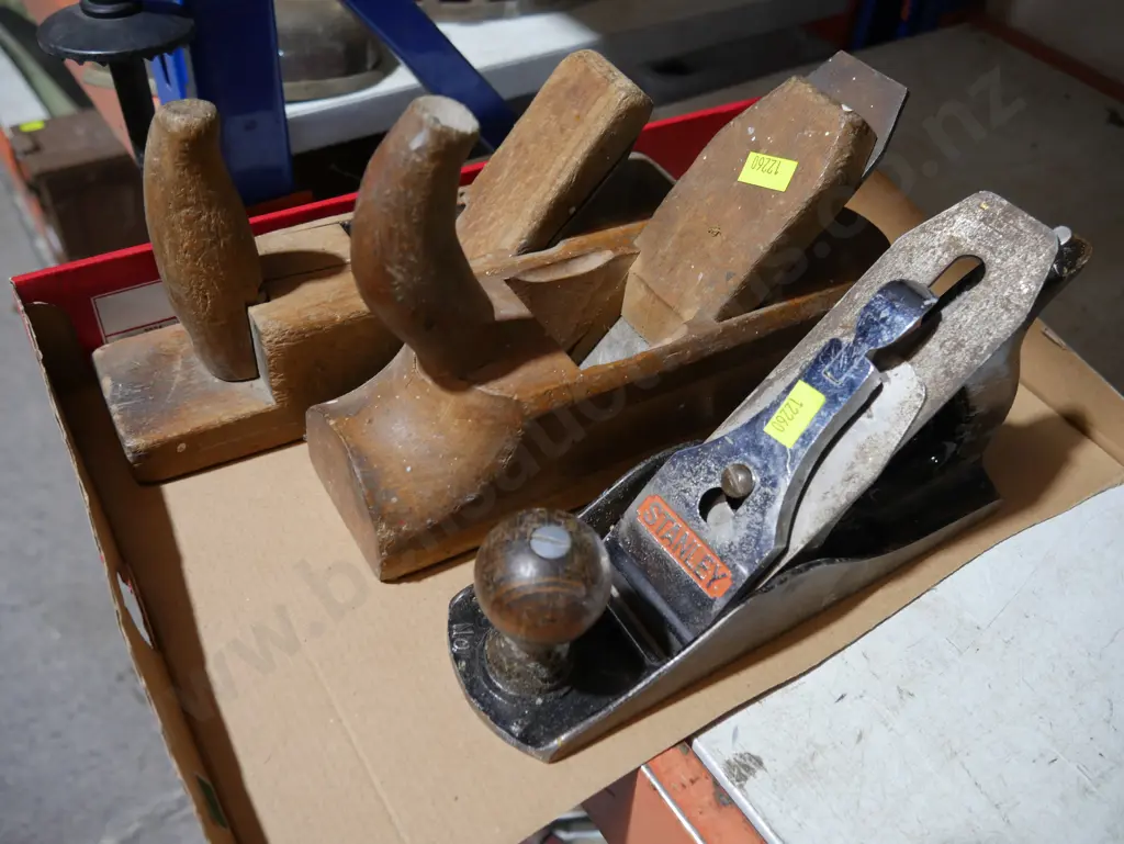 3 wood planes Image 1++