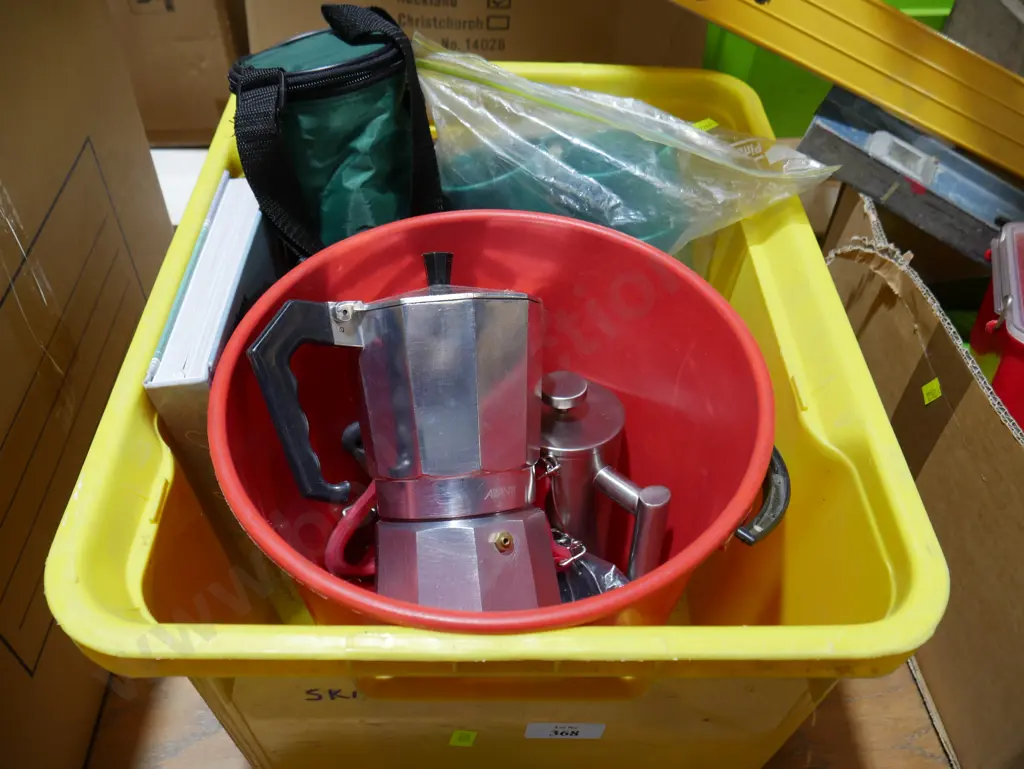 Coffee pot, plastic cups etc Image 1++