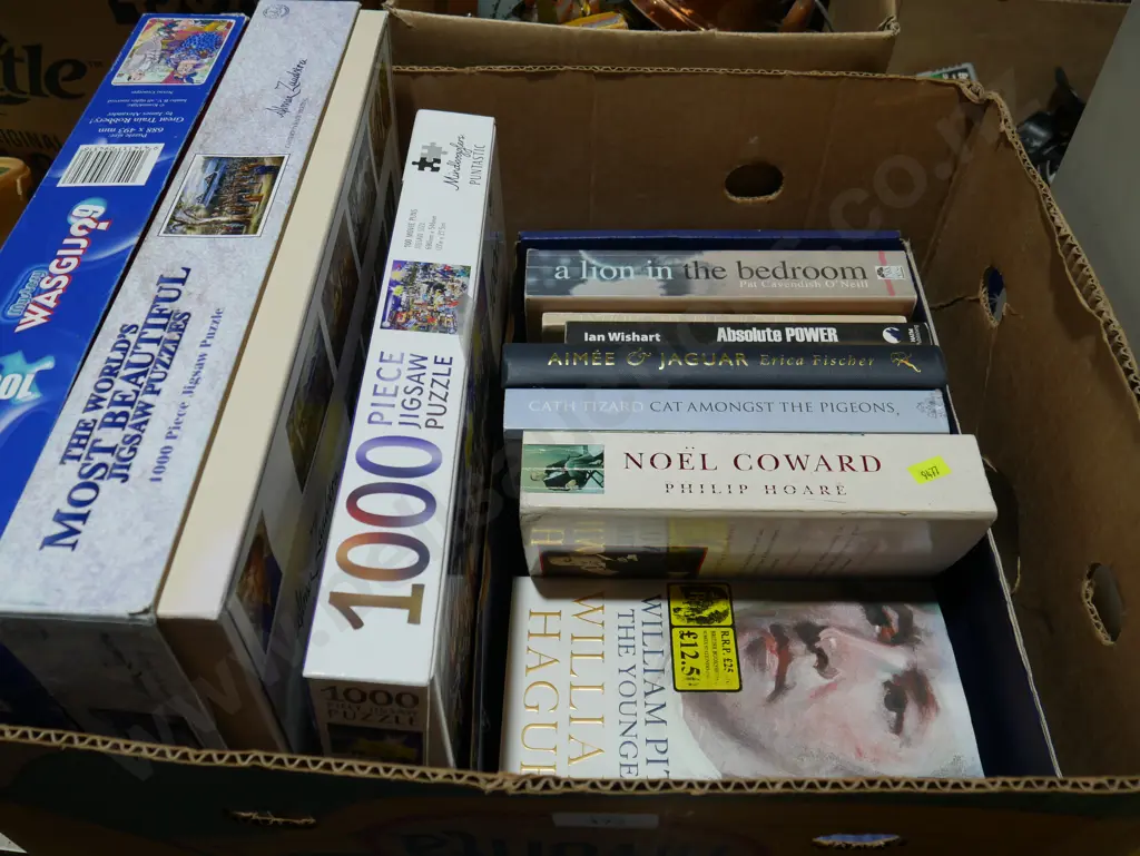 Jigsaw puzzles and books Image 1++