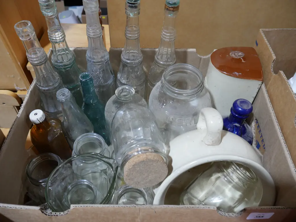 Older bottles, chamber pot etc Image 1++