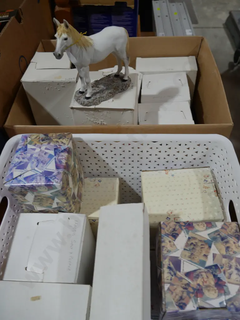 Two boxes of boxed ornamental items Image 1++