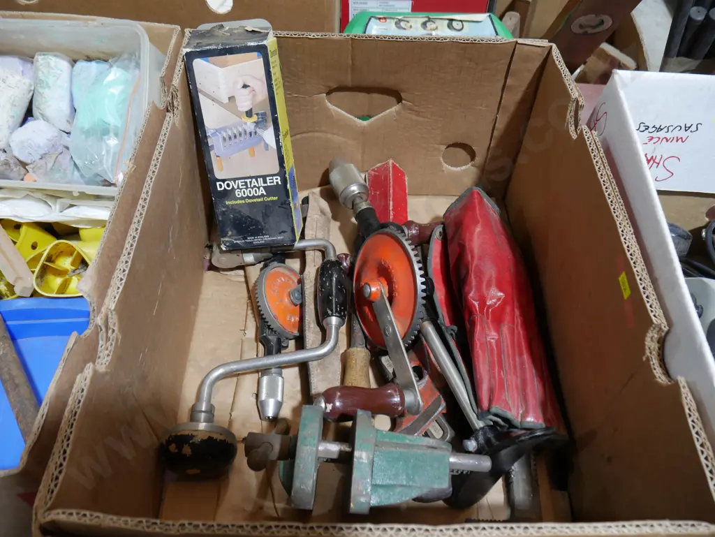Vice and assorted tools Image 1++