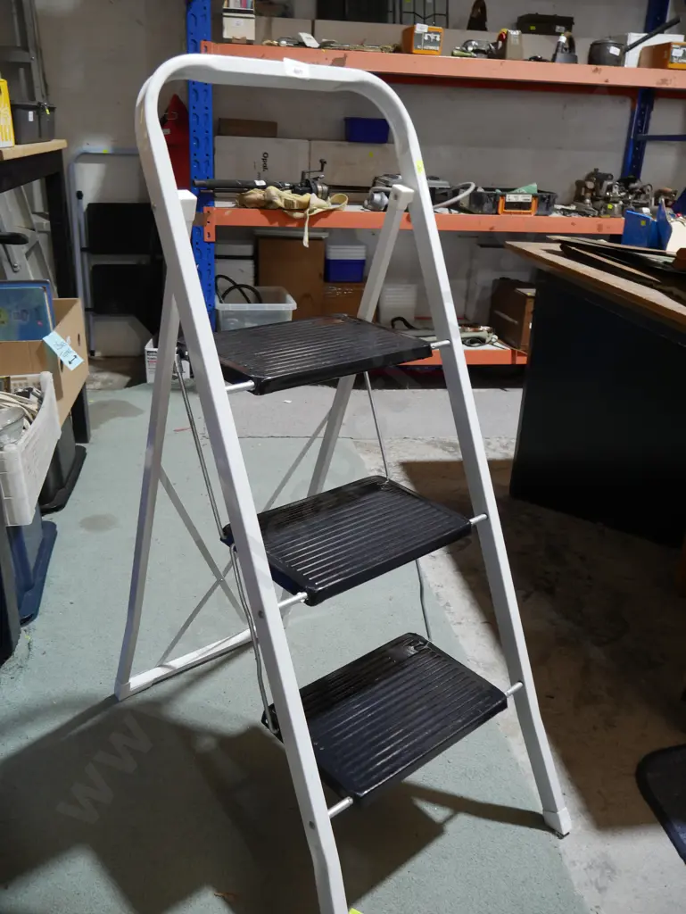 Three-step ladder Image 1++