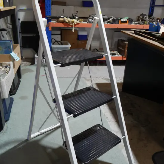 Three-step ladder