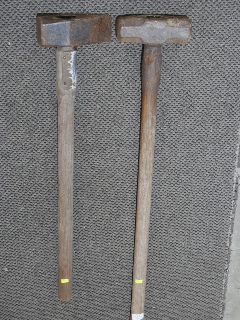Log splitter and sledgehammer Image 1++